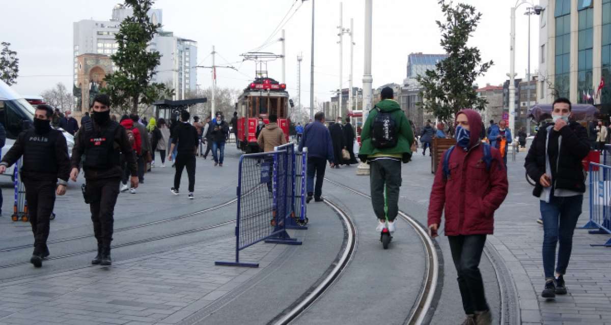 Sokağa çıkma kısıtlaması öncesi Taksim'de denetim gerçekleştirildi