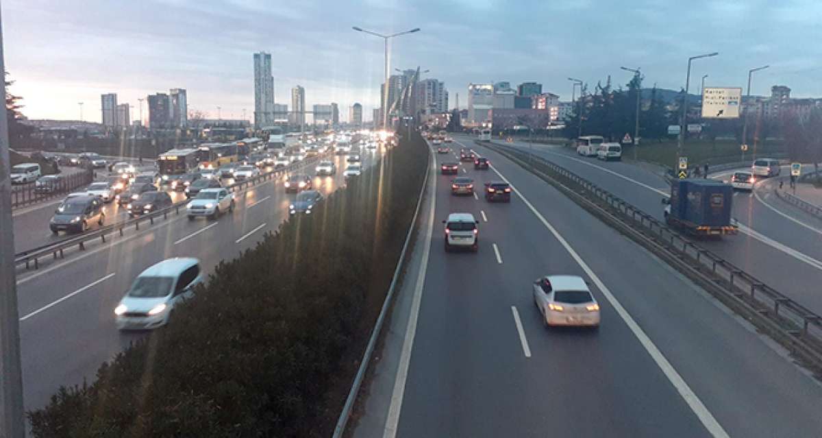 Sokağa çıkma kısıtlaması öncesinde trafik yoğunluğunda artış yaşandı