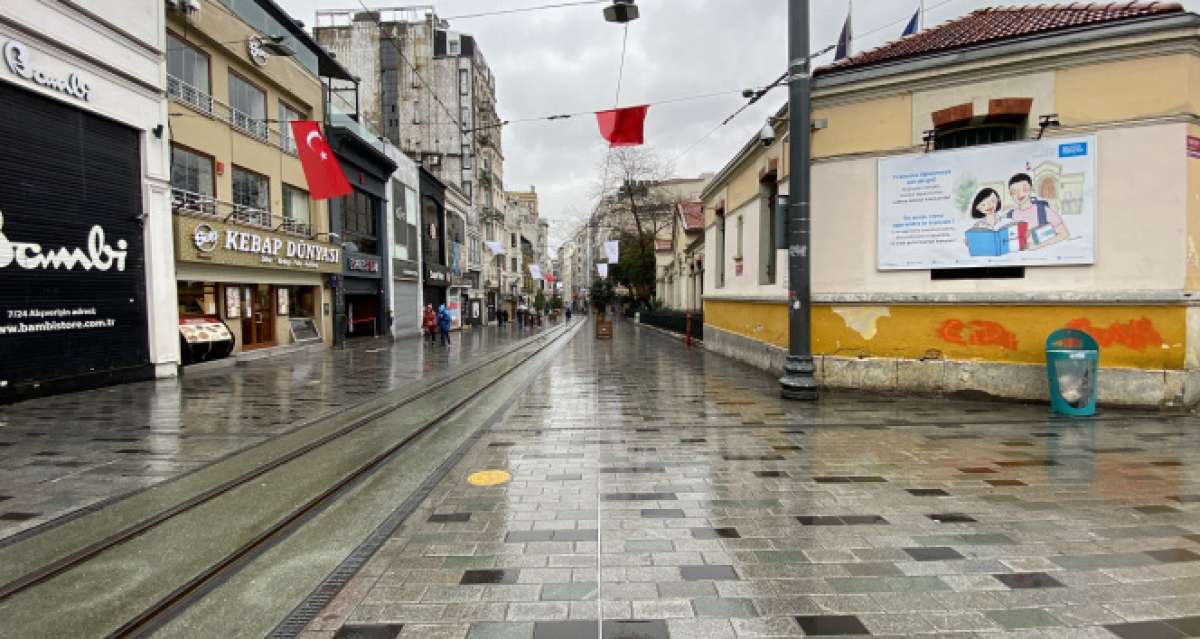 Sokağa çıkma kısıtlamasında yollar ve meydanlar boş kaldı