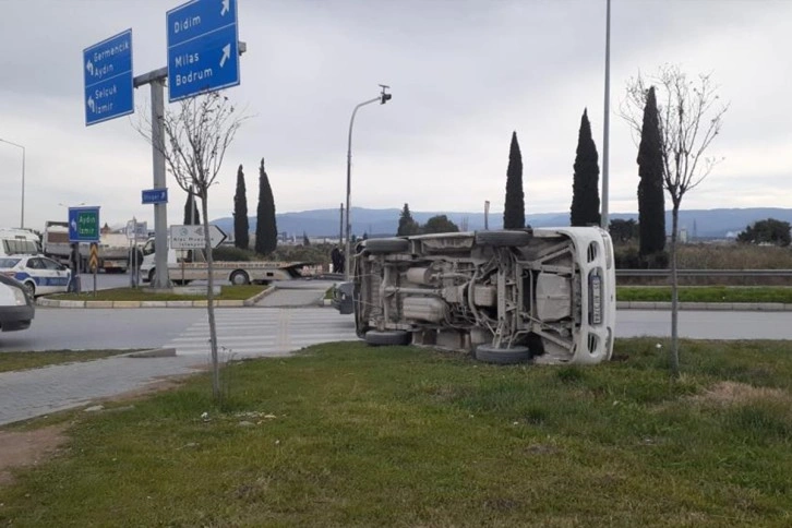 Söke'de otomobile çarpan kamyonet takla attı