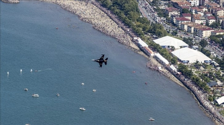 SOLOTÜRK, Ordu'da gösteri uçuşu yaptı