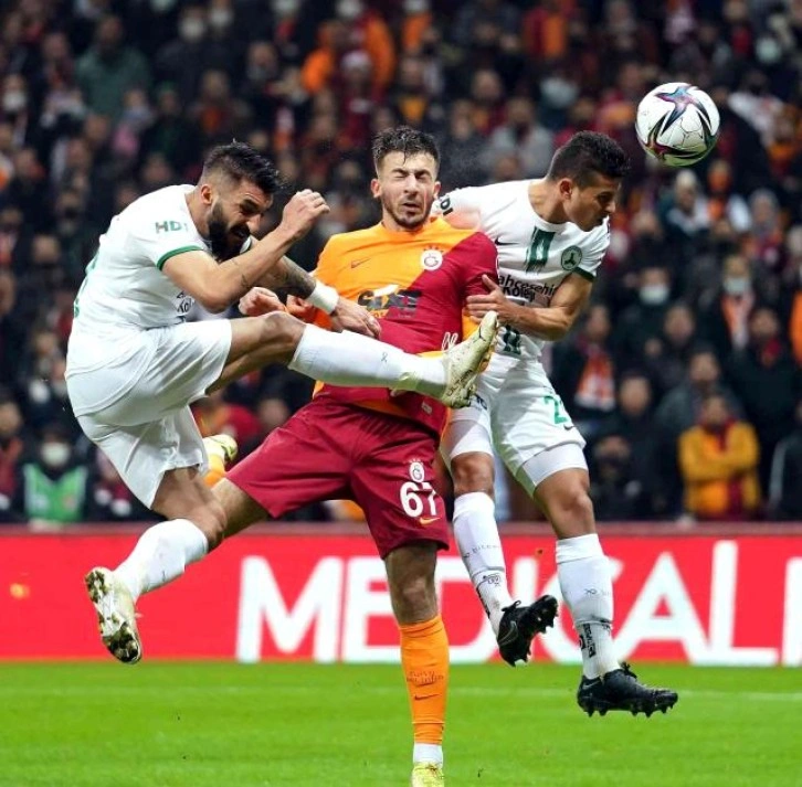 Spor Toto Süper Lig: Galatasray: 0 GZT Giresunspor: 1 (İlk yarı)