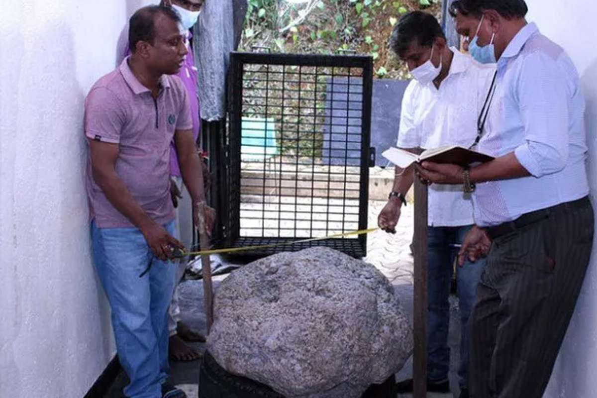 Sri Lankalı işçiler bahçede kuyu kazarken dünyanın en büyük safirini buldu