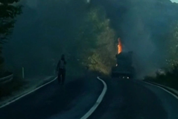 Sülfürik asit yüklü tankerde yangın