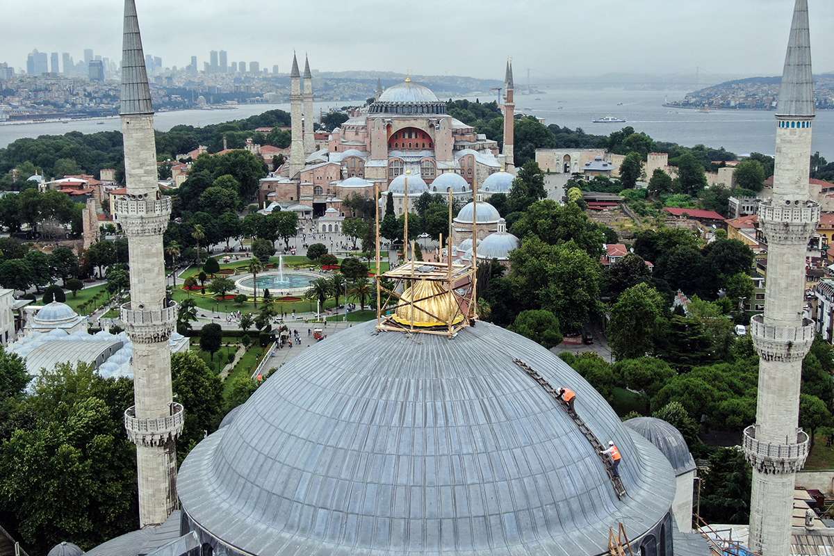 Sultanahmet Camii Kubbe alemi yerleştiriliyor