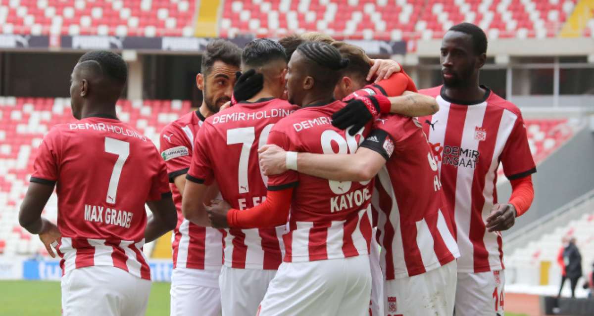 Süper Lig: Sivasspor: 3 - Konyaspor: 1 (Maç sonucu)