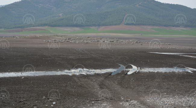 Suyun azaldığı Tahtaköprü Barajı'nda arkeolojik alanlar ortaya çıktı