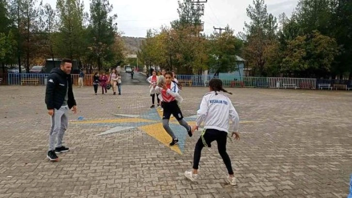 Tag Ragbi'de Türkiye 2'ncisi olan Dicle YİBO kız takımı, bu sene 1'nci olmak için çal