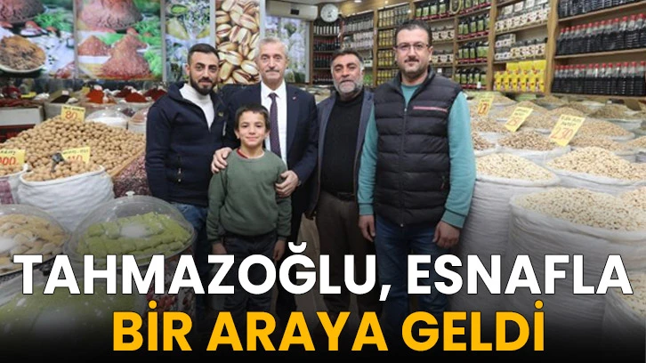 Tahmazoğlu, esnafla bir arada