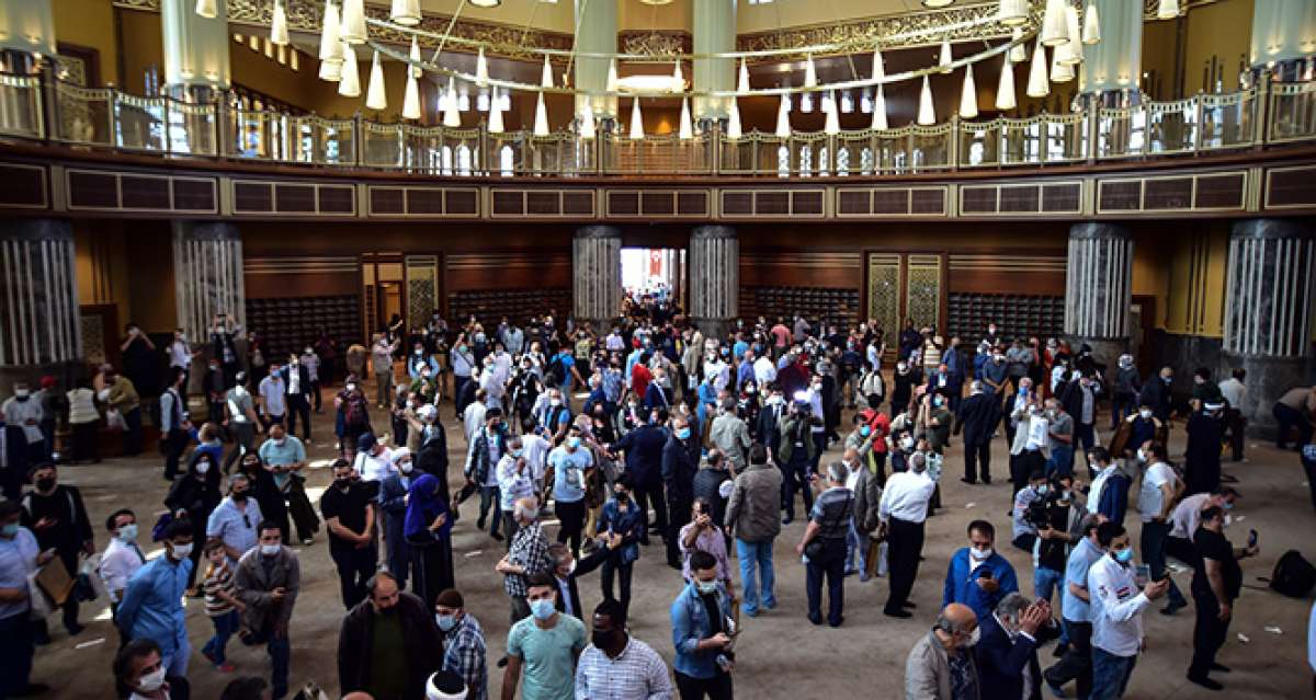 Taksim Camii'ne yoğun ilgi