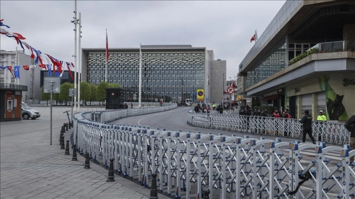 Taksim Meydanı ile çevresi, araç ve yaya trafiğine tekrar açıldı