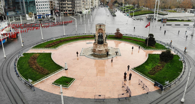 Taksim Meydanı turistlere kaldı