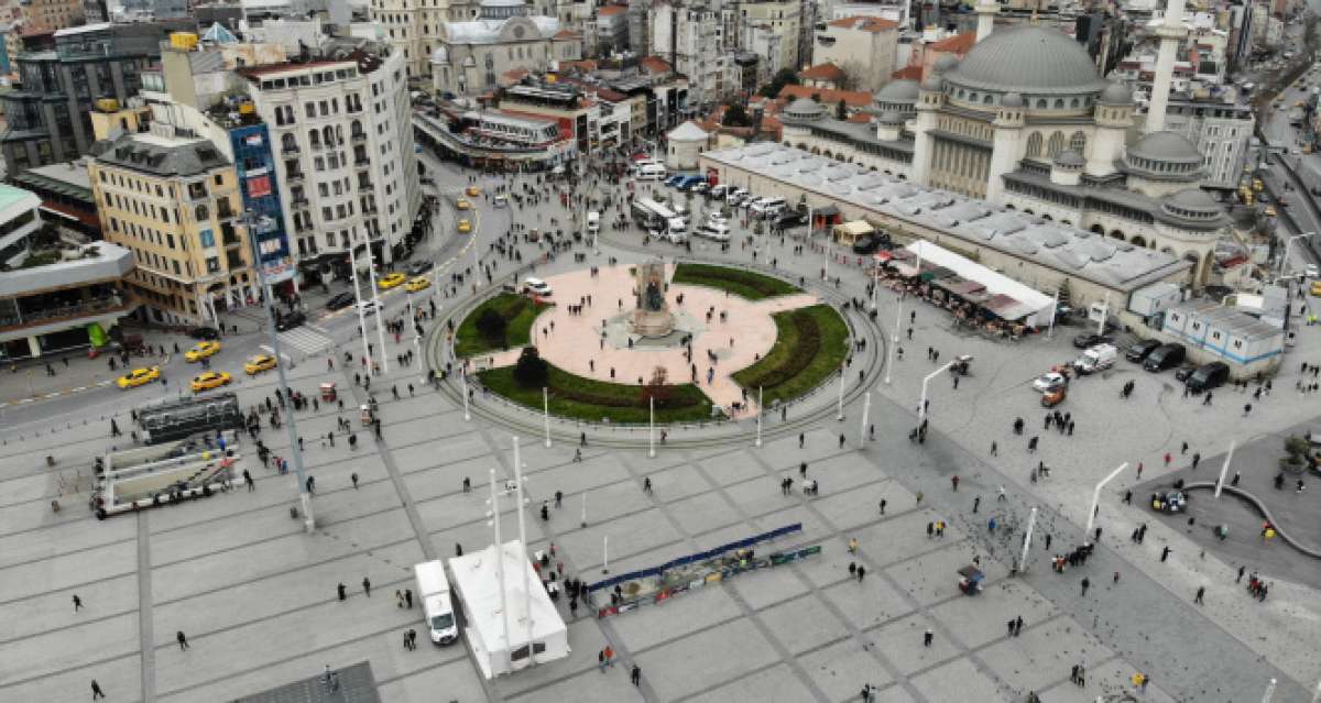 Taksim ve İstiklal Caddesi'nde dikkat çeken yoğunluk