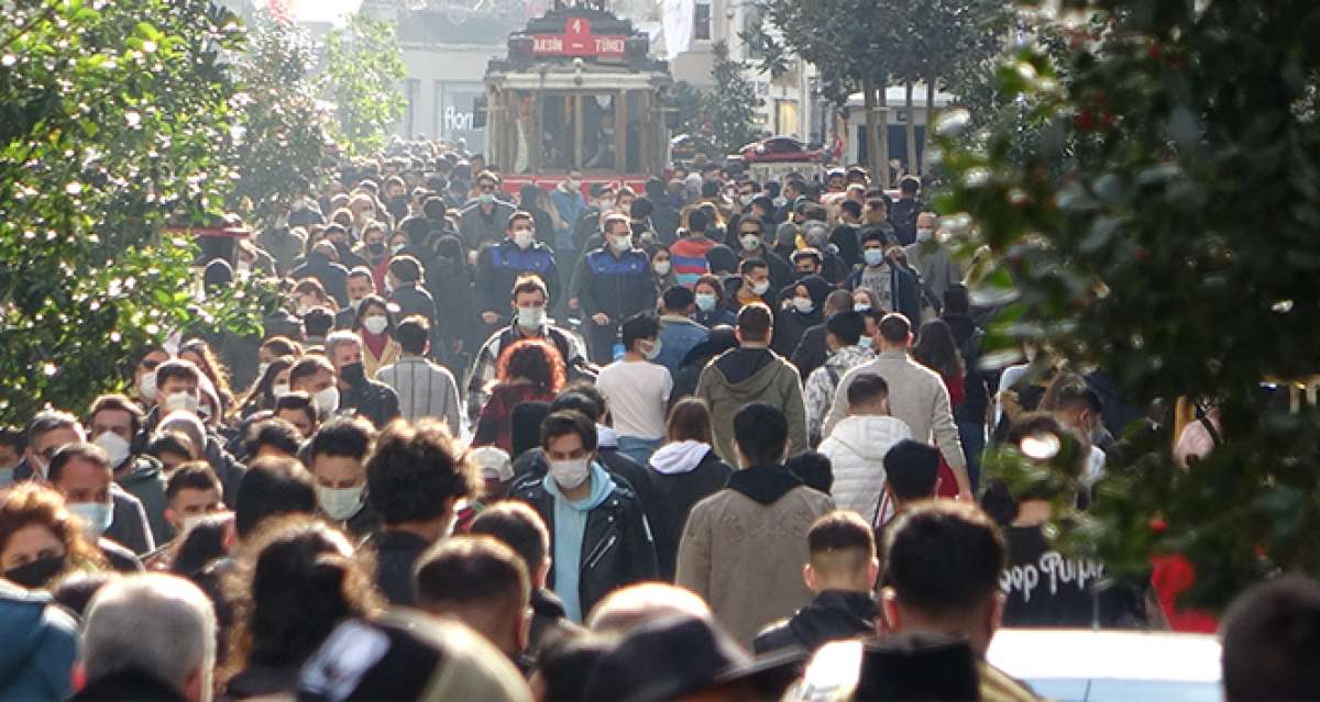 Taksim ve İstiklal'de hafta başı yoğunluğu: Maske takmayanlar gözden kaçmadı