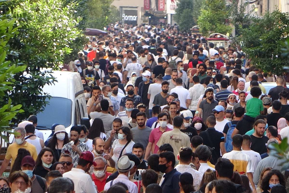 Taksim'de korkutan kalabalık