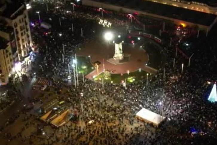 Taksim’de yılbaşı coşkuyla kutlandı