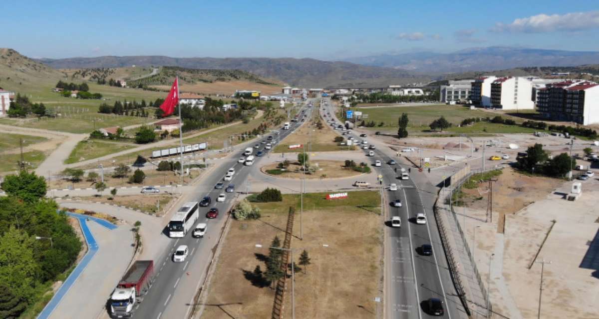 Tam kapanmanın ardından 43 ilin geçiş noktasında trafik yoğunluğu