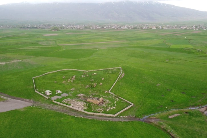 Tarihi Hazır Baba Türbesi yok olma tehlikesiyle karşı karşıya