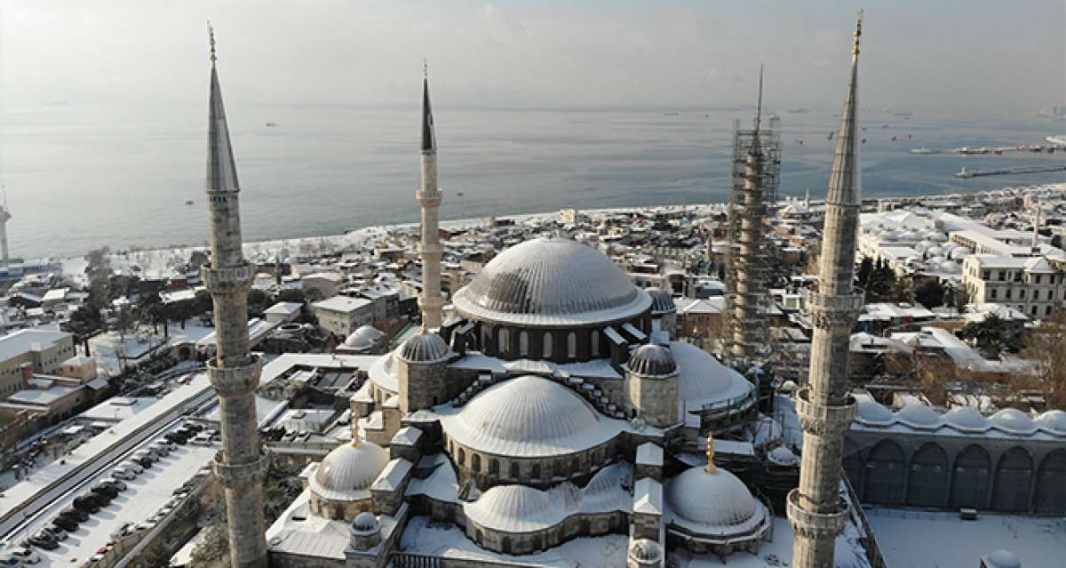 Tarihi Yarımada'da hayran bırakan kar manzarası