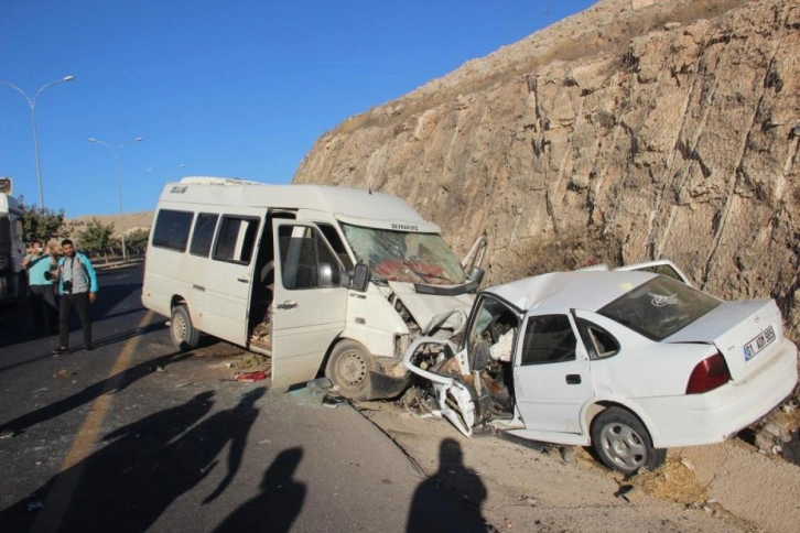 Tarım işçileri kaza yaptı: 1 ölü, 17 yaralı