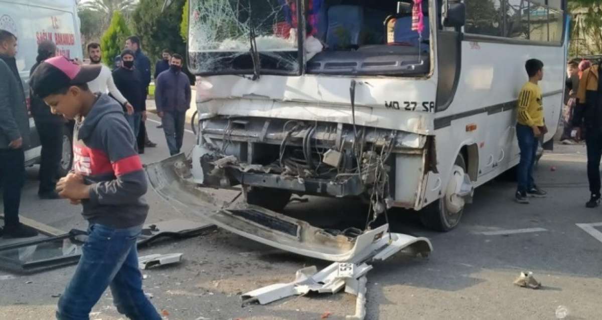 Tarım işçilerini taşıyan iki midibüs kafa kafaya çarpıştı: 6 yaralı