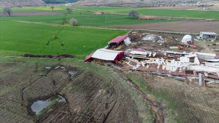 Tarım ve Orman Bakanlığı deprem mağduru çiftçilere destek için kırsalda