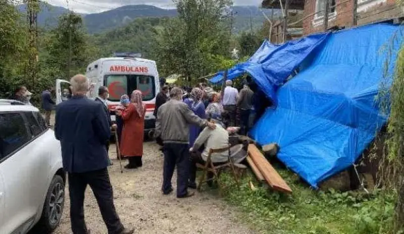 Taziye evinde balkon çöktü: 13 yaralı