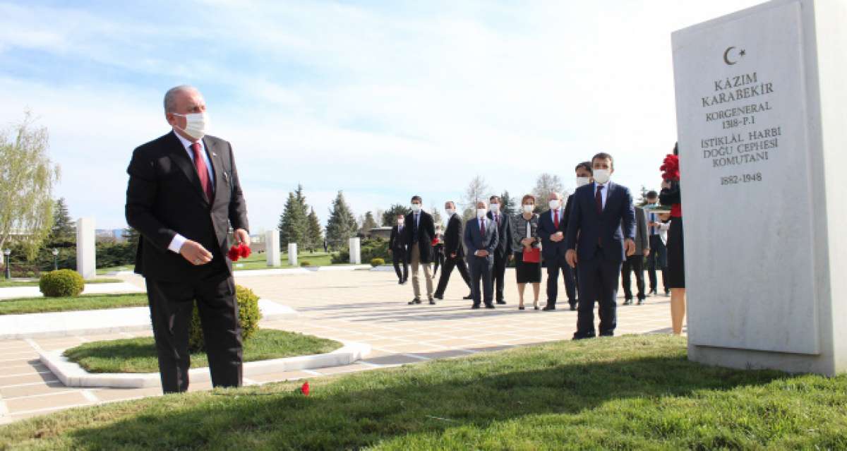 TBMM Başkanı Şentop'tan Devlet Mezarlığı'na ziyaret