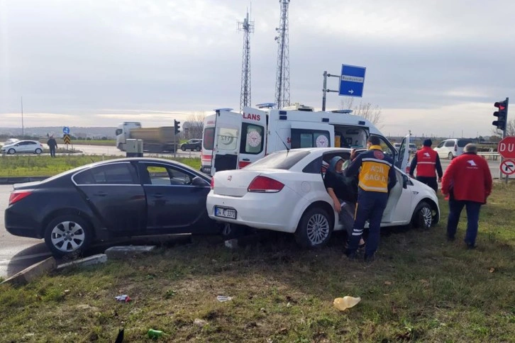 Tekirdağ’da iki otomobil çarpıştı: 5 yaralı