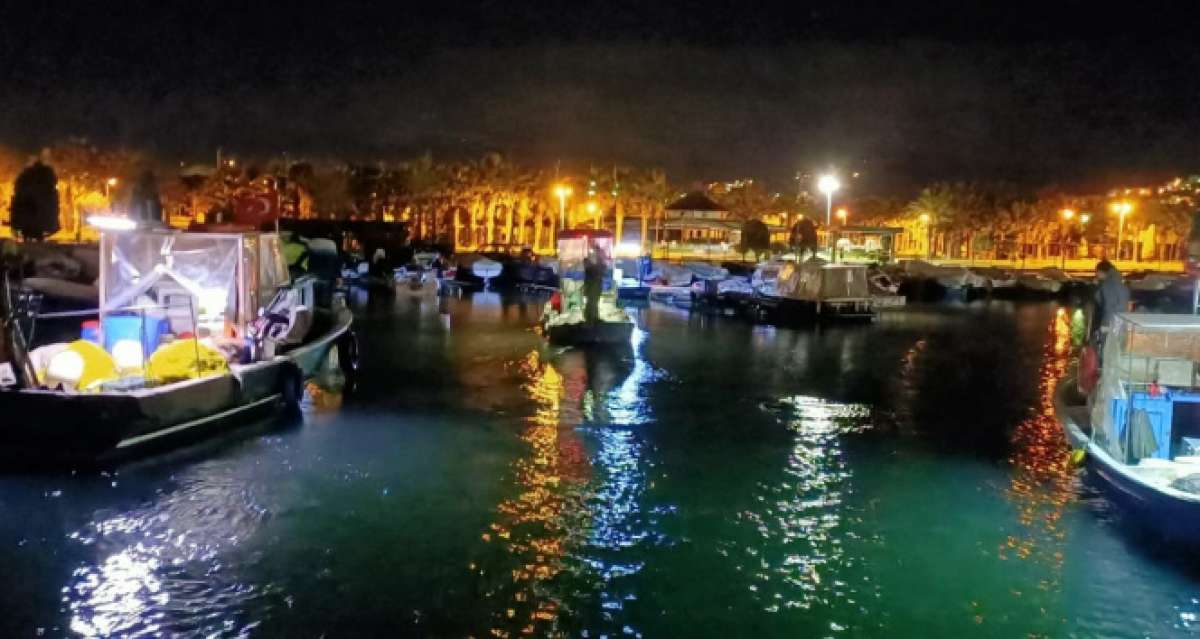 Tekneler karaya oturdu, 7 kişi mahsur kaldı