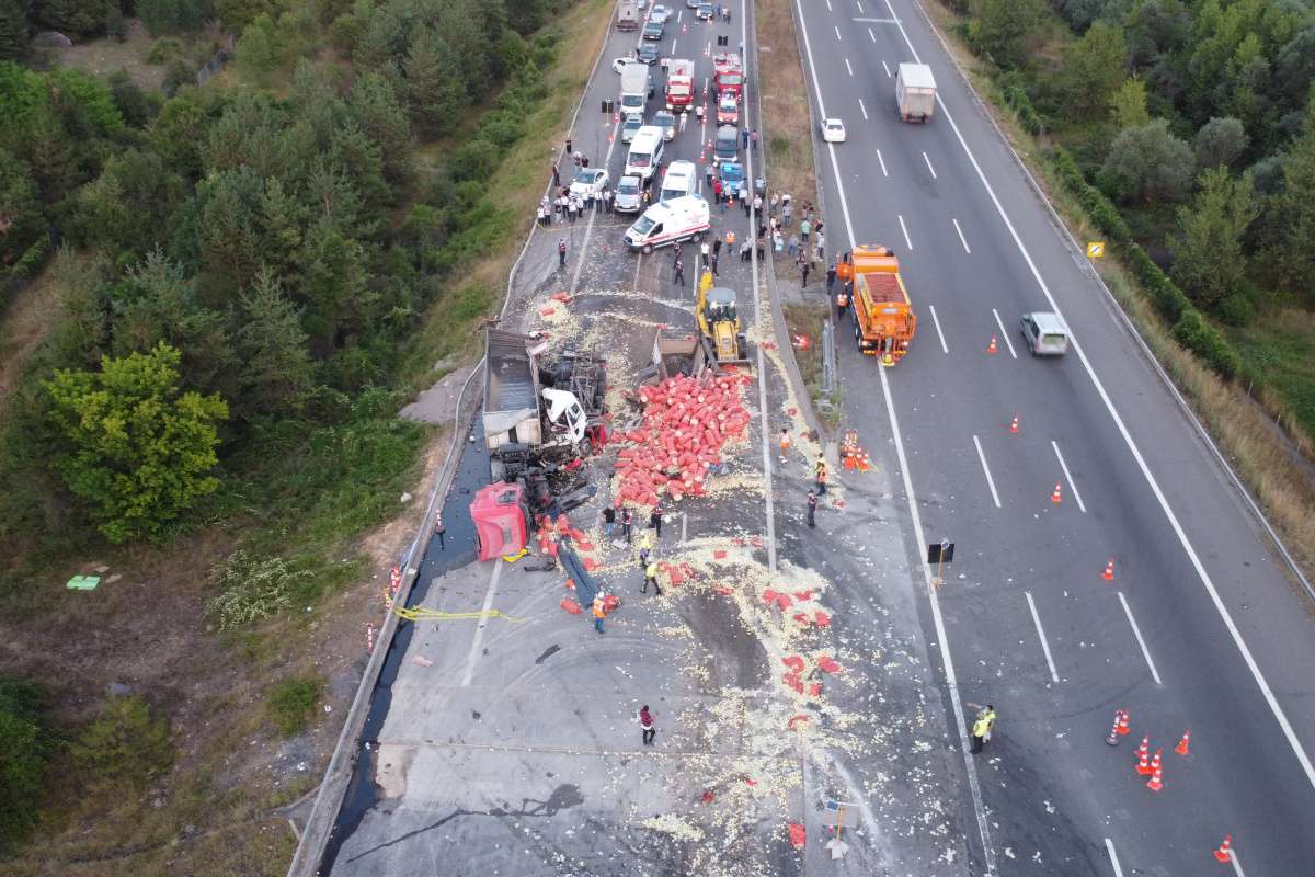 TEM'de zincirleme trafik kazası: 6 yaralı