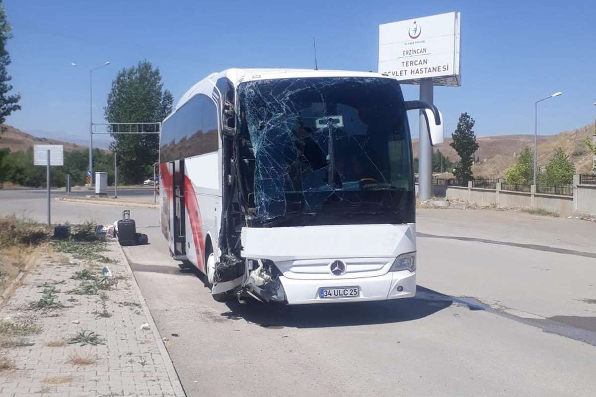 Tercan'da trafik kazası: 26 hafif yaralı