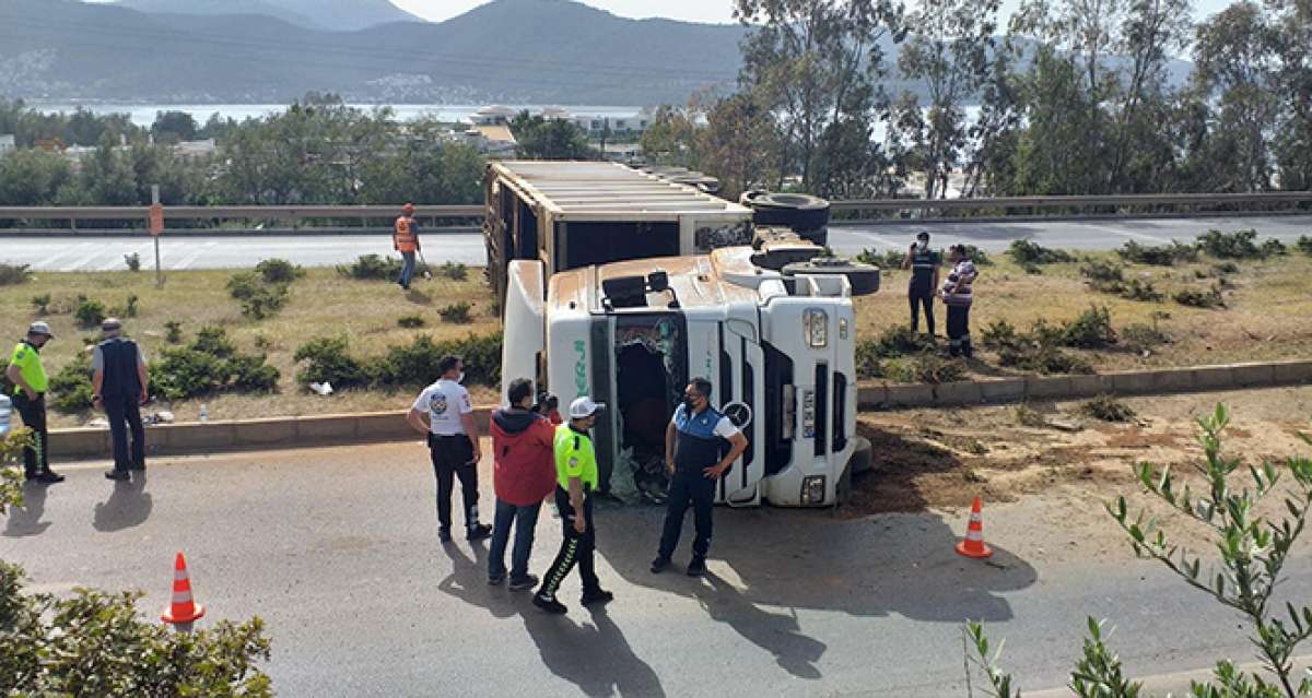 Tır virajı alamayınca yan yattı 1 kişi yaralandı