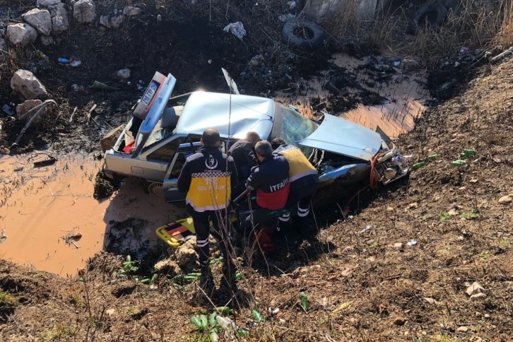 Tokat’ta otomobil sulama kanalına devrildi: 4 yaralı