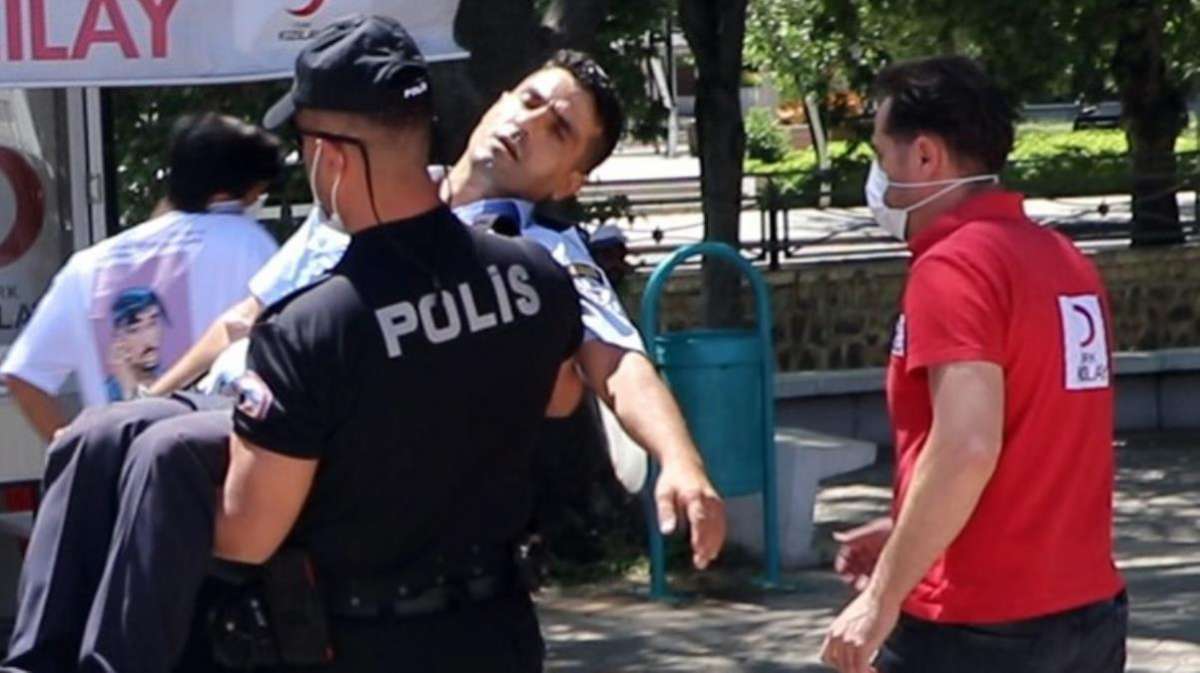 Törende bayılan zabıtayı, polis böyle kucağında taşıdı