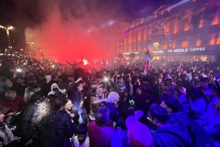 Trabzon'da taraftarlar şampiyonluğun provasını yaptı