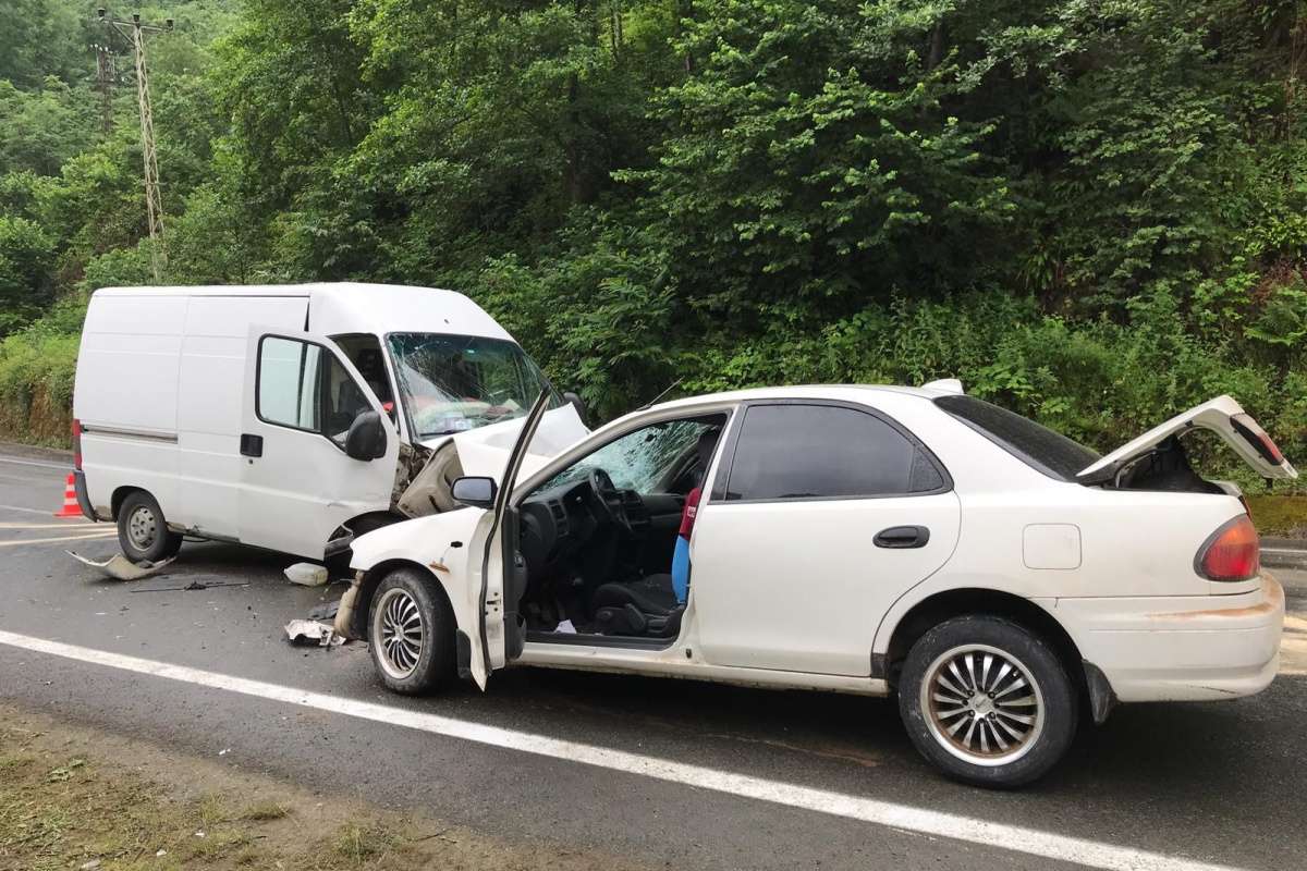 Trabzon'da trafik kazası: 1 ölü, 1 yaralı