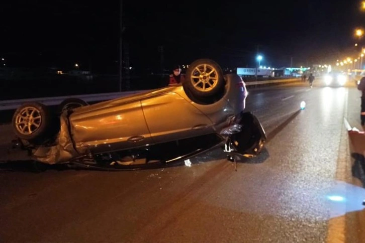 Trafik kazası geçiren nişanlı çifti ecel ayırdı