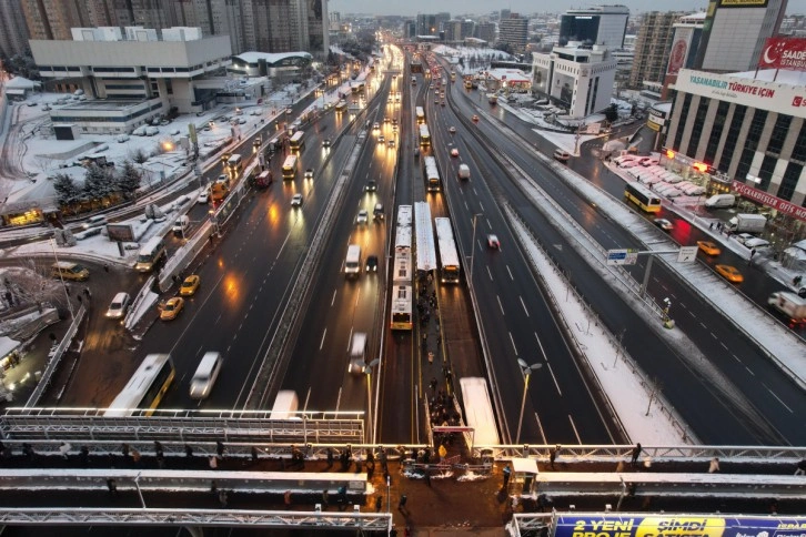 Trafik yoğunluğu havadan görüntülendi