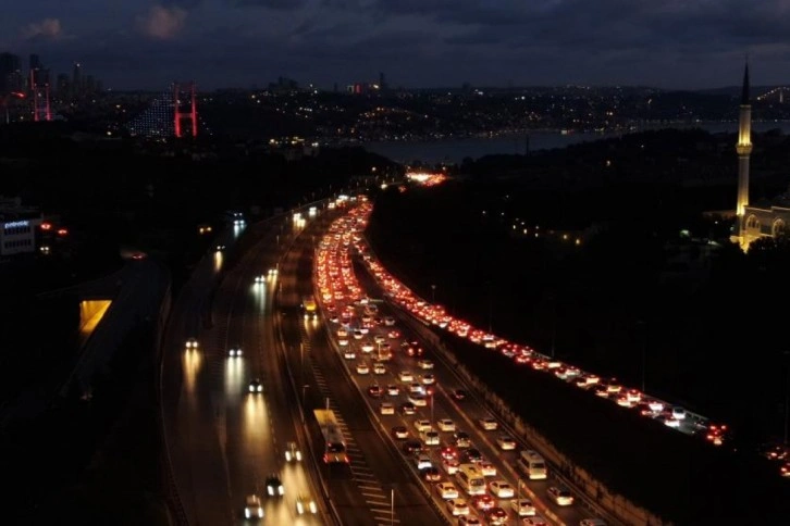 Trafikte pazartesi mesaisi başladı