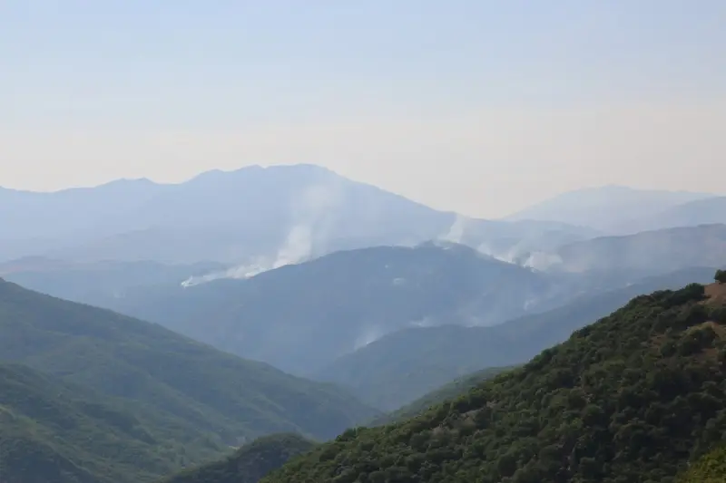 Tunceli’deki yangınlara karadan ve havadan müdahale sürüyor