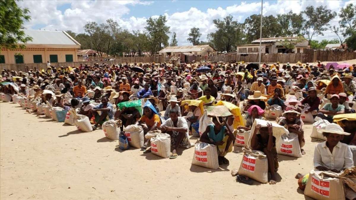 Türk insani yardım kurumları, Madagaskar'da 5 bin aileye gıda yardımı yaptı