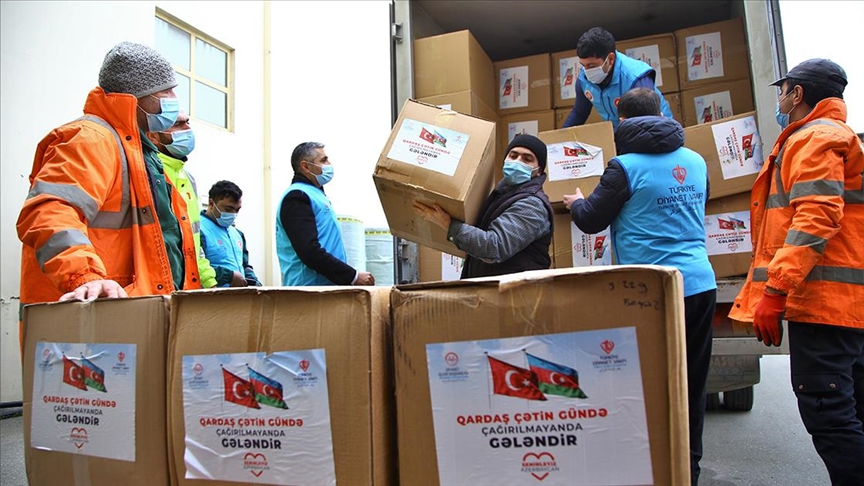 Türkiye Diyanet Vakfının gönderdiği yardım malzemesi Azerbaycanlı yetkililere teslim edildi