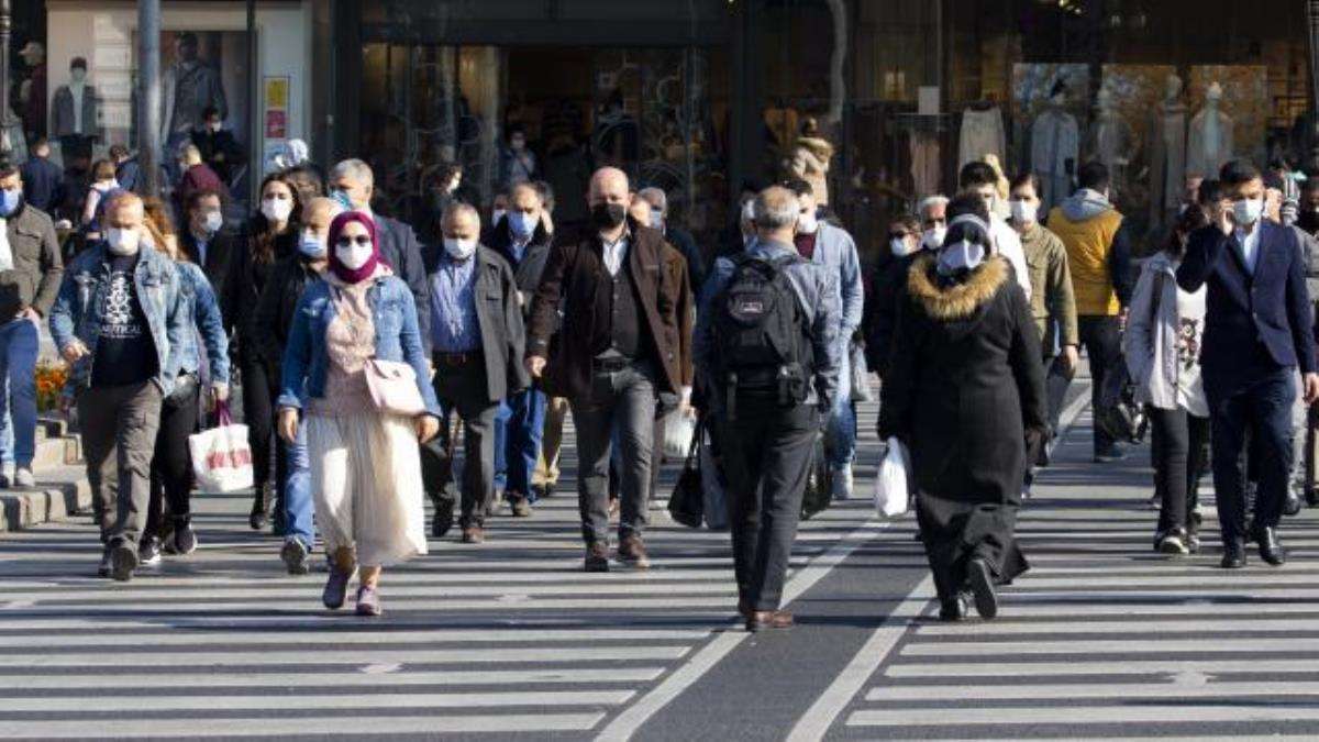 Türkiye'de aralarında 10 büyükşehrin bulunduğu 24 kent kırmızı kategoriye yaklaştı