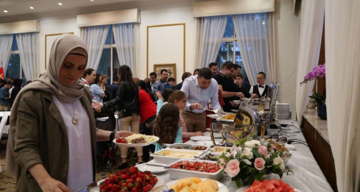 Türkiye'nin Pekin Büyükelçiliği'nde iftar verildi