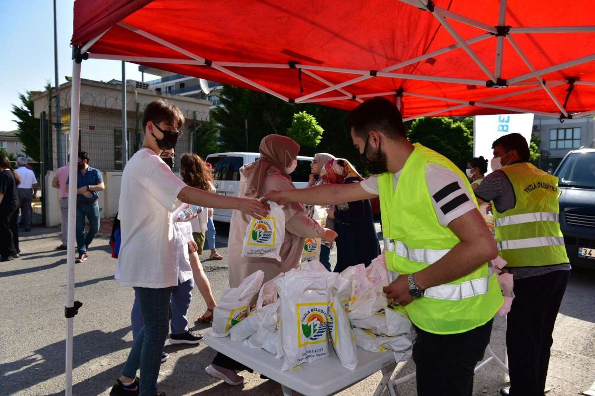 Tuzla Belediyesi'nden YKS'ye giren öğrencilere hediye