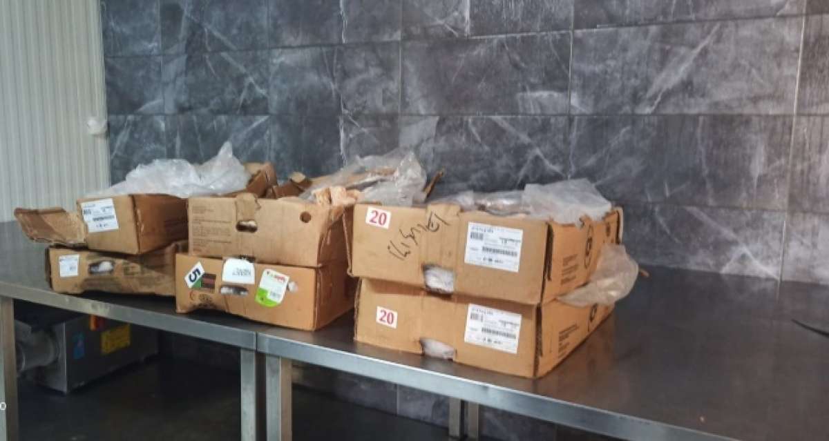 Tuzla'da son kullanım tarihi geçmiş 70 kilo tavuk eti ele geçirildi