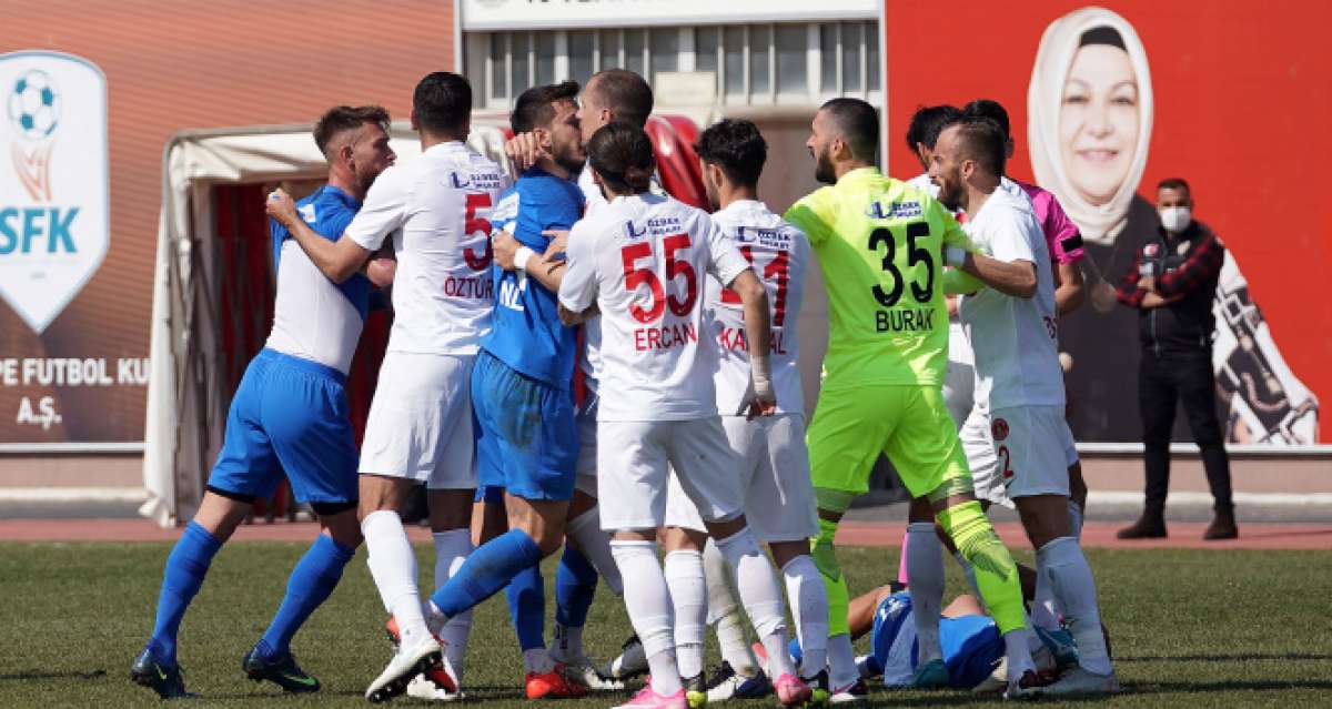 Tuzlaspor - Ümraniyespor maçında gerginlik