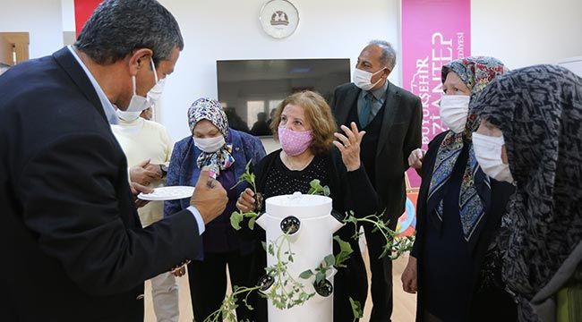 Ulu çınarlara yaşlılar haftasında anlamlı hediye