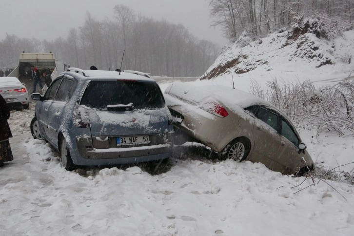 Uludağ yolu çarpışan otolara döndü